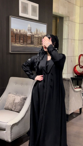 عبايه كلوش عمليه كسره من الخلف