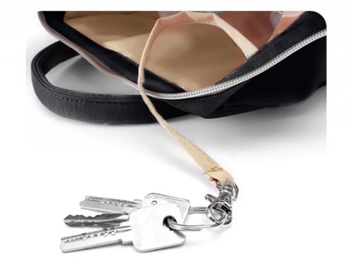 شنطة ديزني لاحتياجات الاطفال والمواليد مرفق معها س...