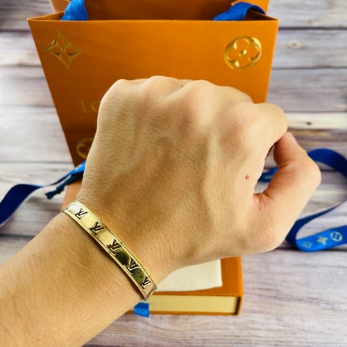 سوارة لويس فيتون