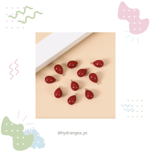 خرزات على شكل دمعه حمراء