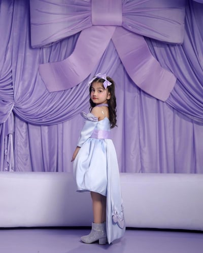 فستان ملكي أنيق بتفاصيل فخمة