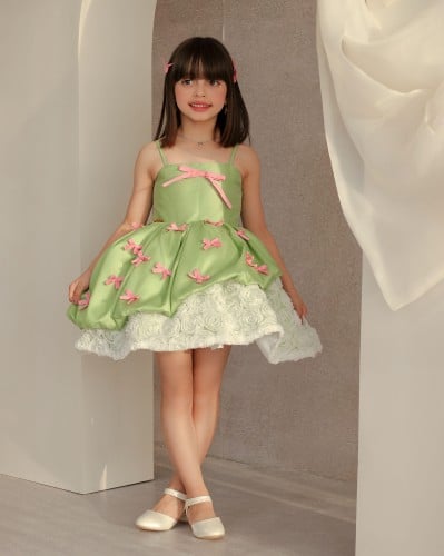 فستان مزين بفيونكات و ورود