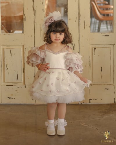 فستان مُزين بالهدب والكرستال