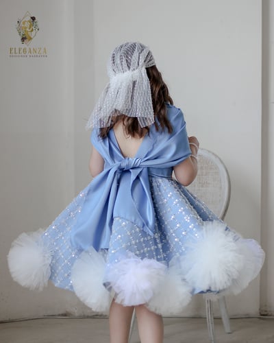 فستان مرصع بالشك