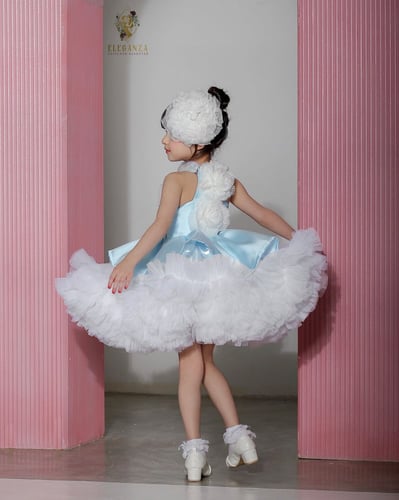 فستان بطبقات من التل مطعم باللولو و الكريستال