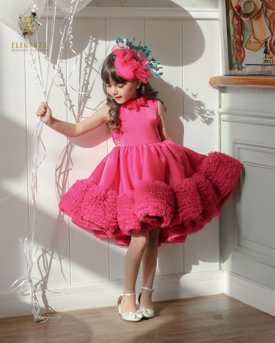 فستان بخامات راقيه مزين بتكسيرات التل