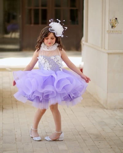 فستان مطرز بالورود باللون الموف الحالم