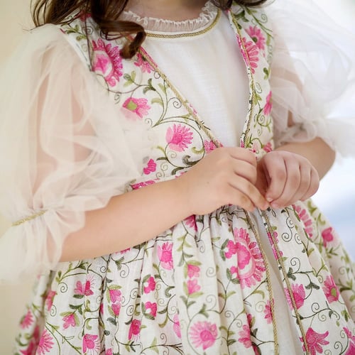 فستان مطرز ورود