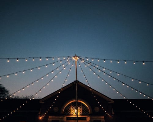 عقد انارة بالمتر