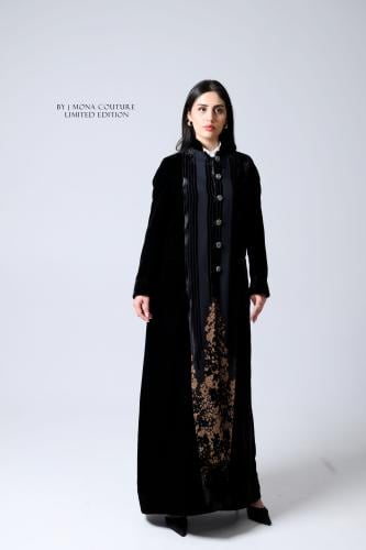 بليزر مخمل برسمات مميزة مع شيفون