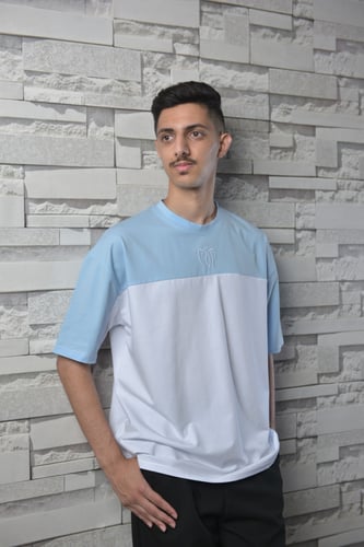 تيشيرت سماوي وأبيض