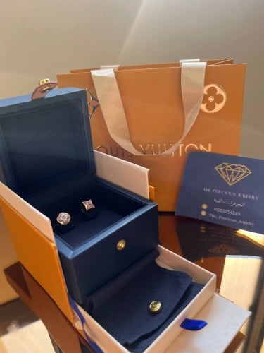 حلق مستوحاه من لويس فيتون