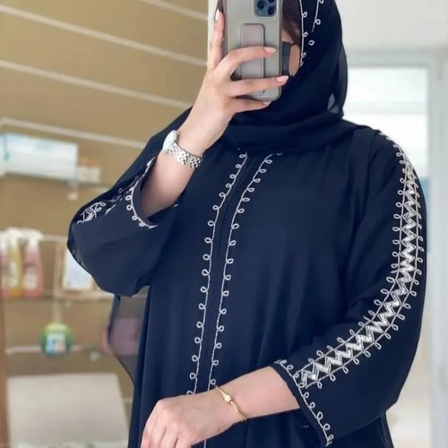 عباية تطريز ابيض كريب ملكي