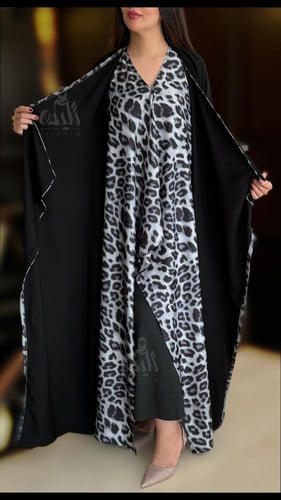 عباية تايقر ابيض