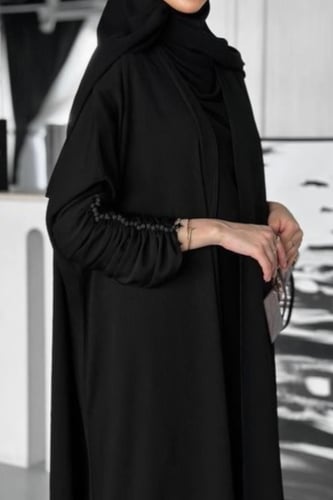 عباية نص كلوش حركة زم على الأكمام