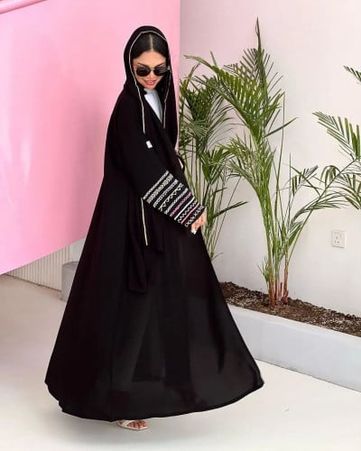 عباية سوداء مطرزة كريب ملكي