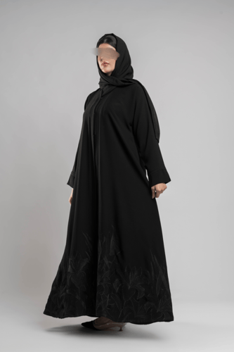 عباية كريب ملكي مطرز من الأسفل