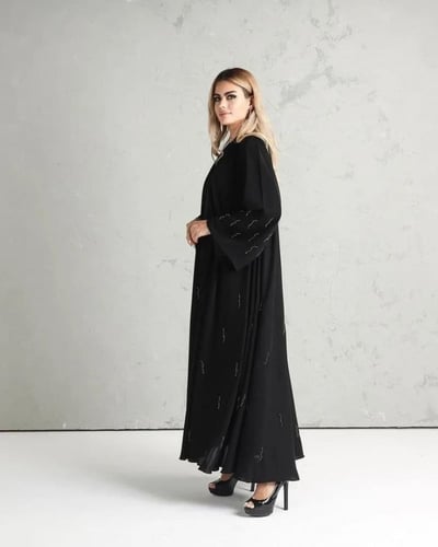 عبايه كريب ملكي اسود شك