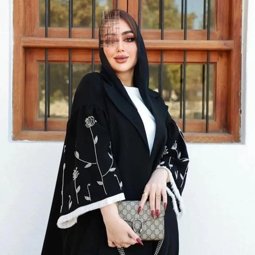 عبايه تطريز كم هدب