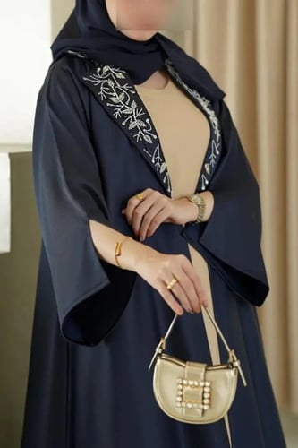 عبايه جكت ياقه من الامام شك بالكم