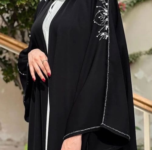 كريب ملكي تطريز ابيض ورمادي على الكم