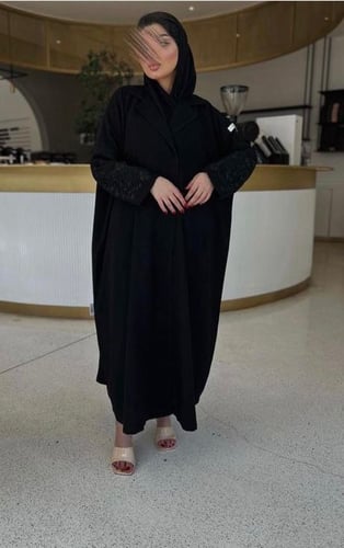 عباية مطرز كم