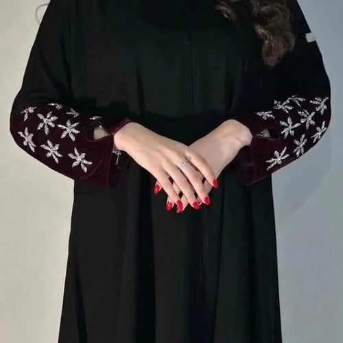 عباية مخمل عنابي على الكم