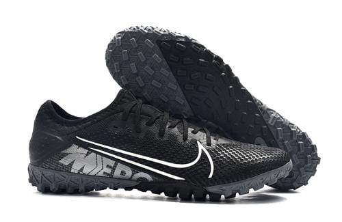 جزمة كرة قدم Nike