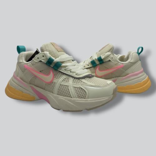 شوز رياضي بناتي نايك V2K