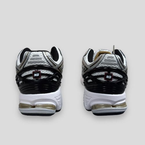 نيو بالانس سنيكرز 1906R Metalic