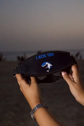 غطاء نظارة الغوص خامة نيوبرين شكل سمكة لون اسود