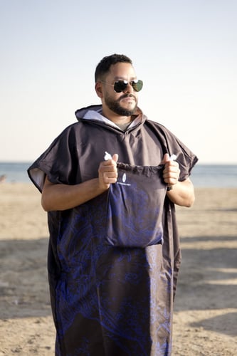 منشفة بونشو مايكروفايبر امواج اسود