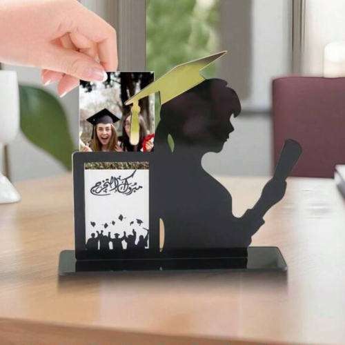 إطار صور أكريليك بتصميم خريجة