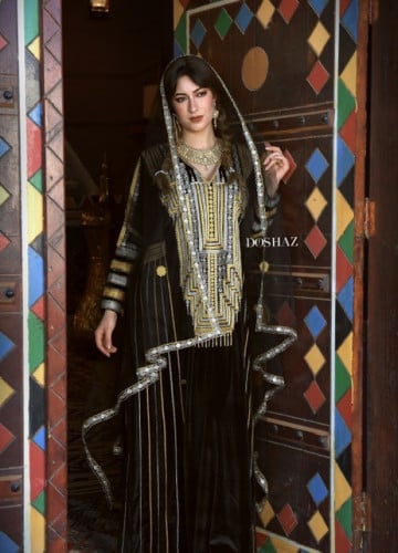 زي عسيري كقطعة من الذهب مع طرحة