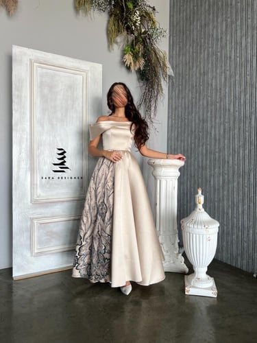 فستان بيج مزين بالشك