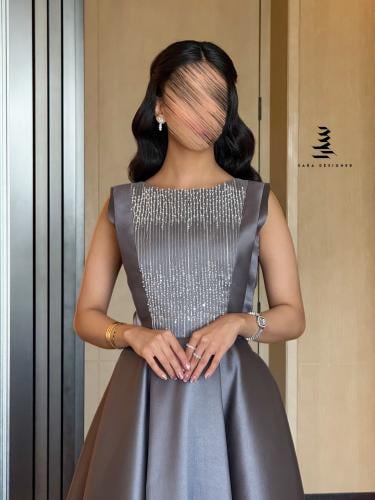 فستان رصاصي مشكوك