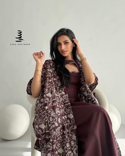 فستان عنابي مطرز