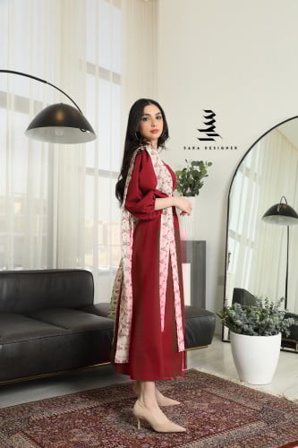 فستان احمر مع تطريز