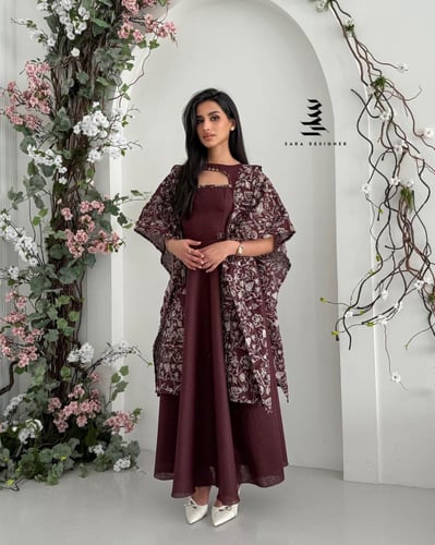 فستان عنابي مطرز