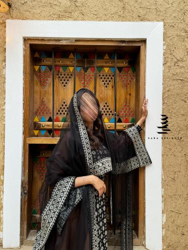 فستان يوم التأسيس بني "ثلاث قطع"