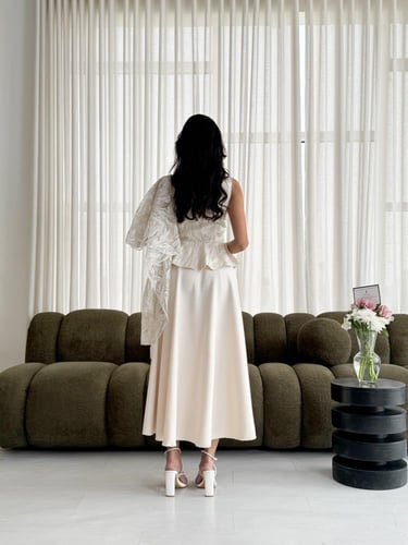 فستان بيج مع تطريز