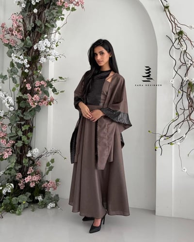 فستان بلون مميز بترتر اسود