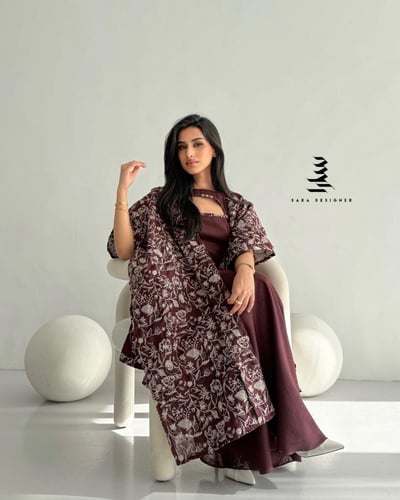 فستان عنابي مطرز