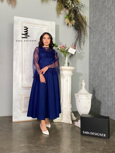 فستان كحلي مع تطريز