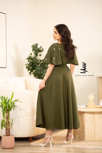 فستان زيتي مزين بالشك