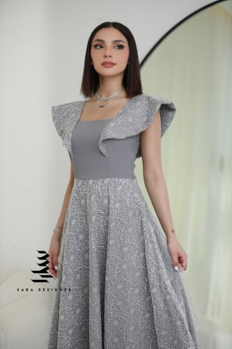 فستان رمادي بتطريز