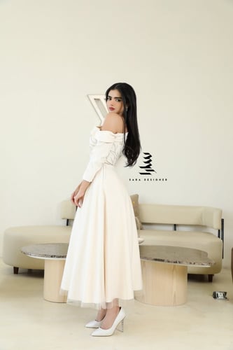 فستان بيج مع تطريز عسلي