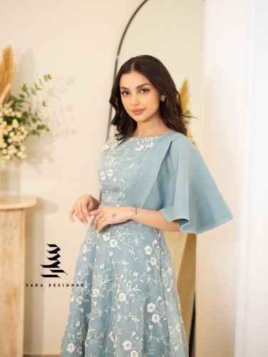 فستان سماوي بتطريز كامل