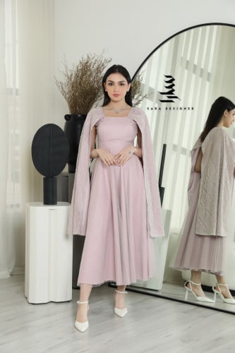 فستان وردي بتطريز الاكمام