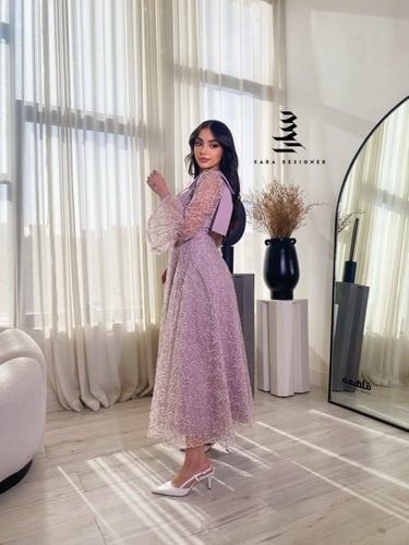 فستان وردي بتطريز كامل